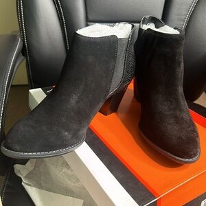 Vionic 7.5 wide Women Ankle Boot